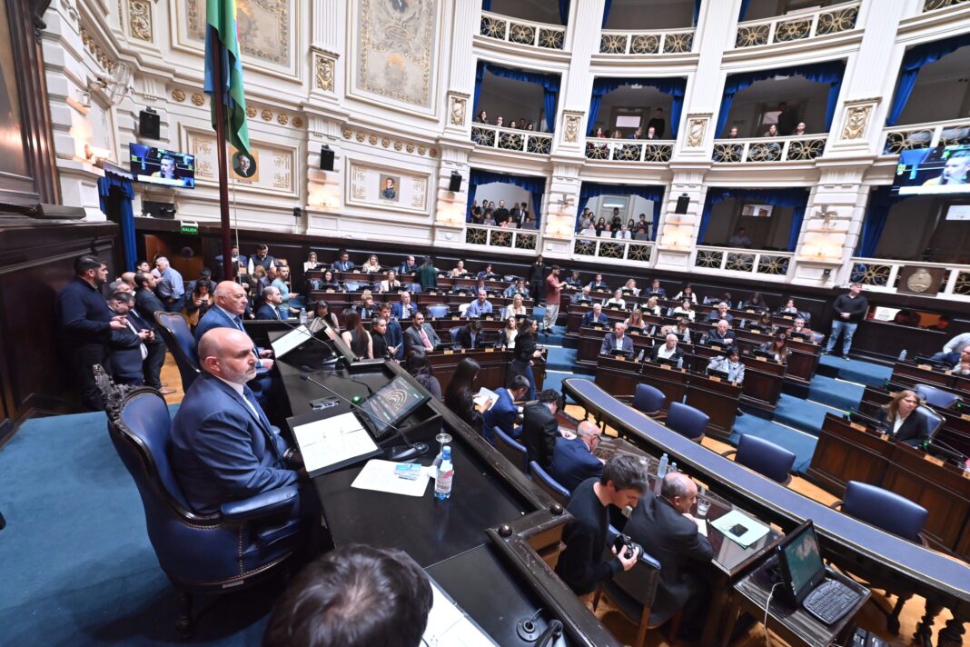 El Senado bonaerense le dio media sanción al proyecto en conjunto que presentó el oficialismo y la oposición para modificar los plazos electorales de las elecciones 2025.