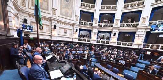 El Senado bonaerense le dio media sanción al proyecto en conjunto que presentó el oficialismo y la oposición para modificar los plazos electorales de las elecciones 2025.