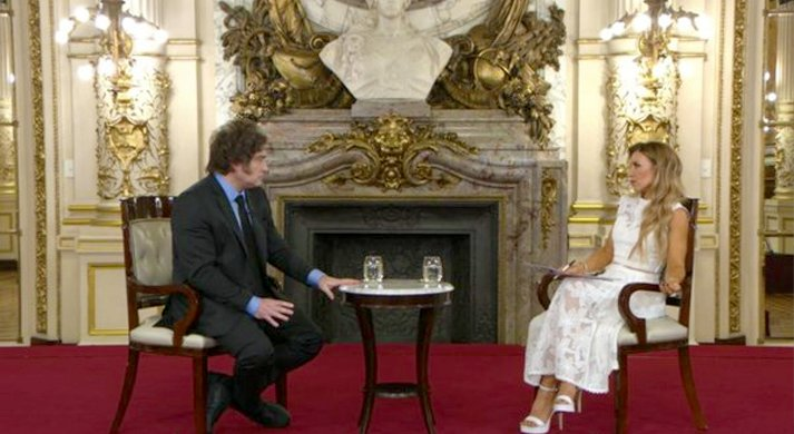 El presidente Javier Milei acusó a Cristina Kirchner y a Mauricio Macri de pactar para frenar Ficha Limpia.