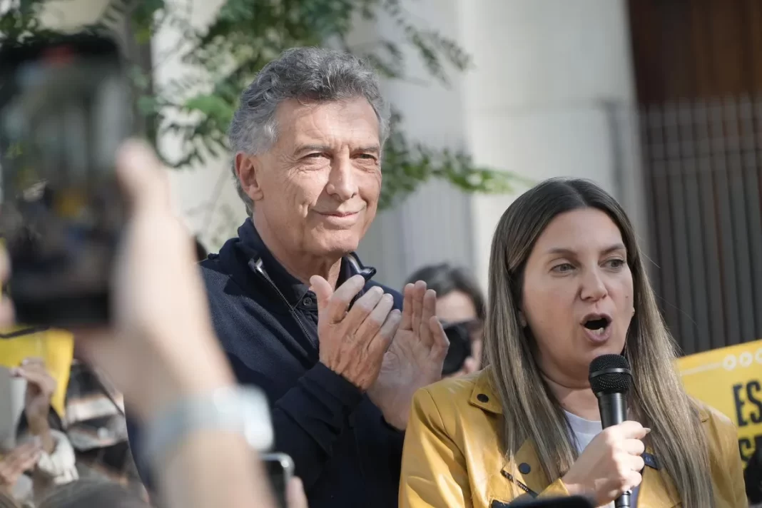 El fundador del PRO, Mauricio Macri, y su candidata a legisladora porteña, Silvia Lospennato, cruzaron con los tapones de punta al presidente Javier Milei por Ficha Limpia.
