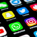Impulsan una ley para cuidar a niños y jóvenes de las redes sociales El senador bonaerense, Alex Campbell, presentó un proyecto de ley que busca prevenir el impacto nocivo de las redes sociales en adolescente.
