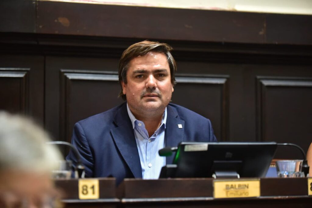 Hace algunos días, el correligionario de Neumann, Emiliano Balbín presentó un proyecto similar en la Cámara baja bonaerense.