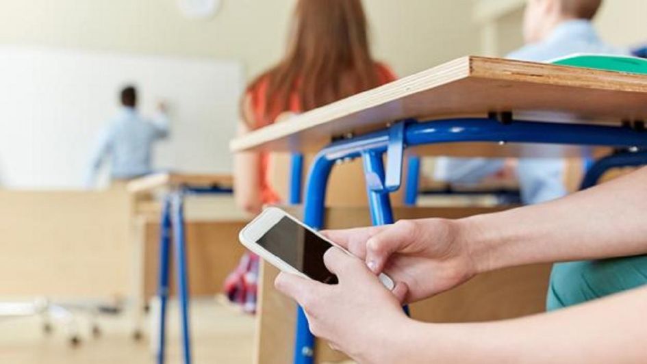 La comisión de Legislación General de Diputados dejó lista la ley para regular las pantallas en las aulas de las escuelas.