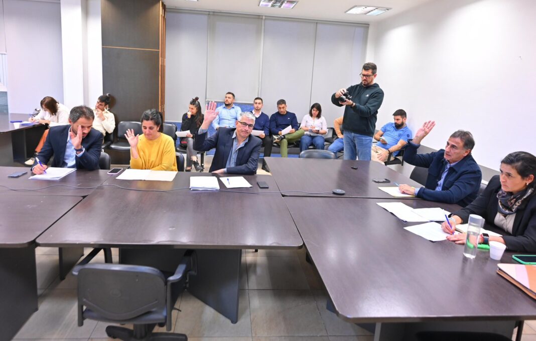 La comisión de Legislación General despachó un proyecto para regularizar los aportes del personal del Instituto de Lotería y Casinos que trabajaron en la temporada.