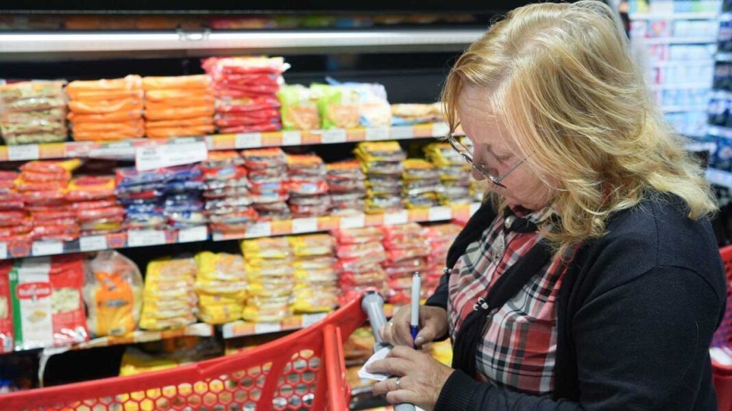 Tras la disparada del dólar, la pulseada por los aumentos en alimentos se recalienta, las subas ya superan los dos dígitos y alcanzan cada vez a más sectores.