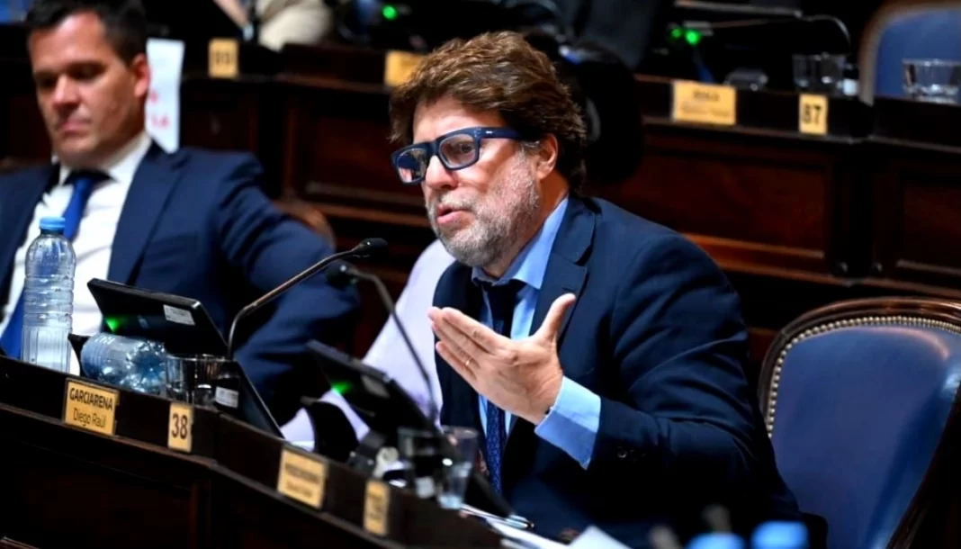 El diputado bonaerense Diego Garciarena cruzó a Kicillof por el mega proyecto de endeudamiento y postergación del pago del fondo Covid.