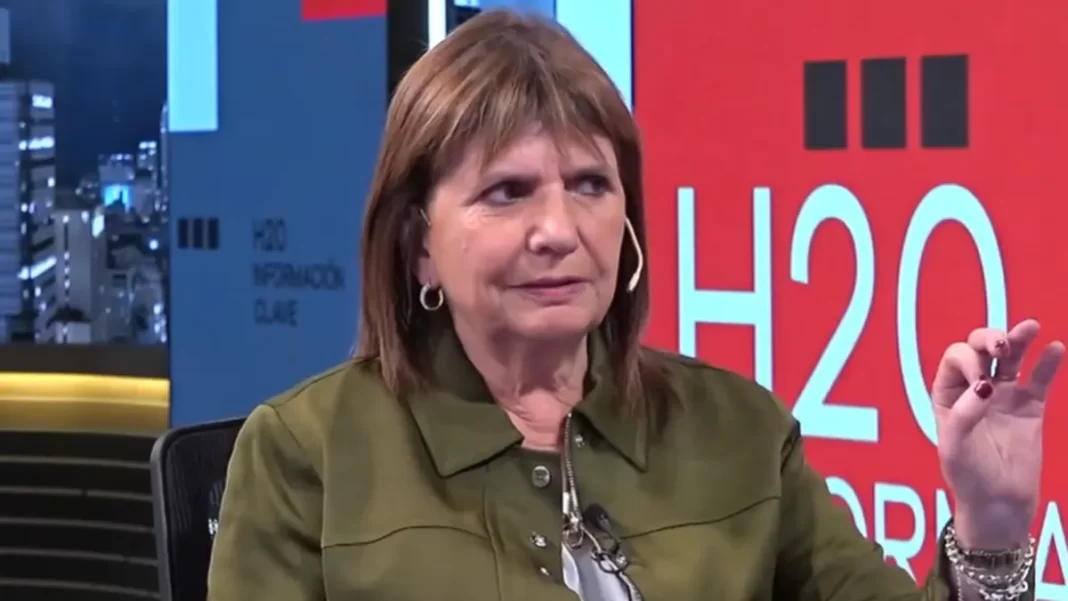 Con duras críticas a Macri, la ministra de Seguridad, Patricia Bullrich, alentó un acuerdo electoral entre La Libertad Avanza y el PRO para la Provincia.