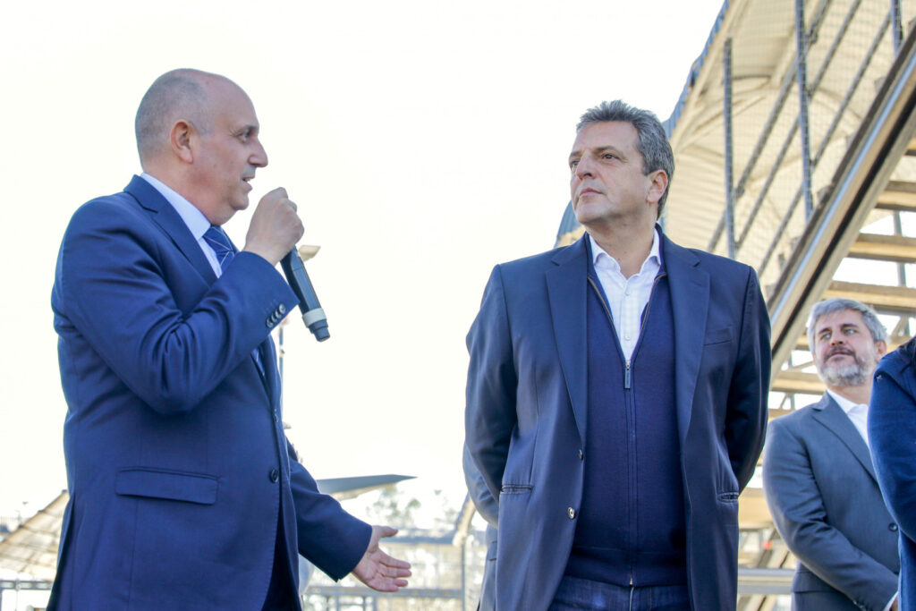 Alexis Guerrera junto al líder del Frente Renovador, Sergio Massa.