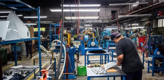 El informe del INDEC reflejó la capacidad instalada de la industria tuvo una nueva caída mensual y se ubicó en 54,4%.