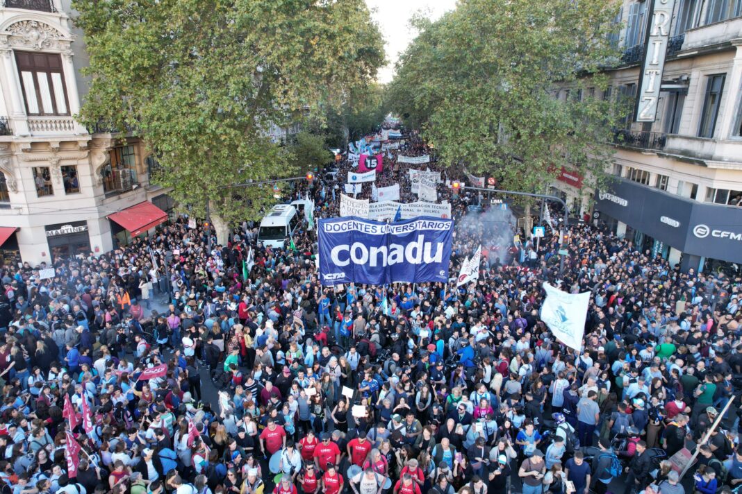 Docentes amenazan con un nuevo paro nacional, en caso de que presidente Javier Milei firme el veto a la nueva ley de financiamiento universitario.