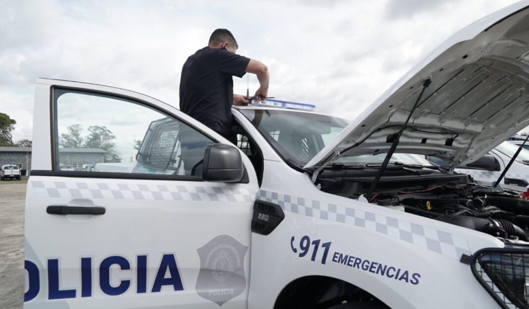 El jefe del bloque de los senadores de La Libertad Avanza, Carlos Curestis, presentó un pedido de informes por el abandono de patrulleros.