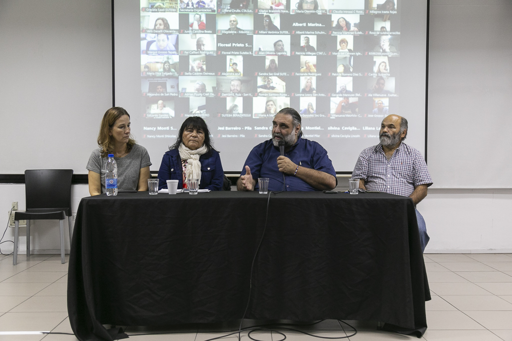 Docentes bonaerenses: a diferencia de la FEB, los congresistas de SUTEBA aceptaron la oferta de incremento salarial.