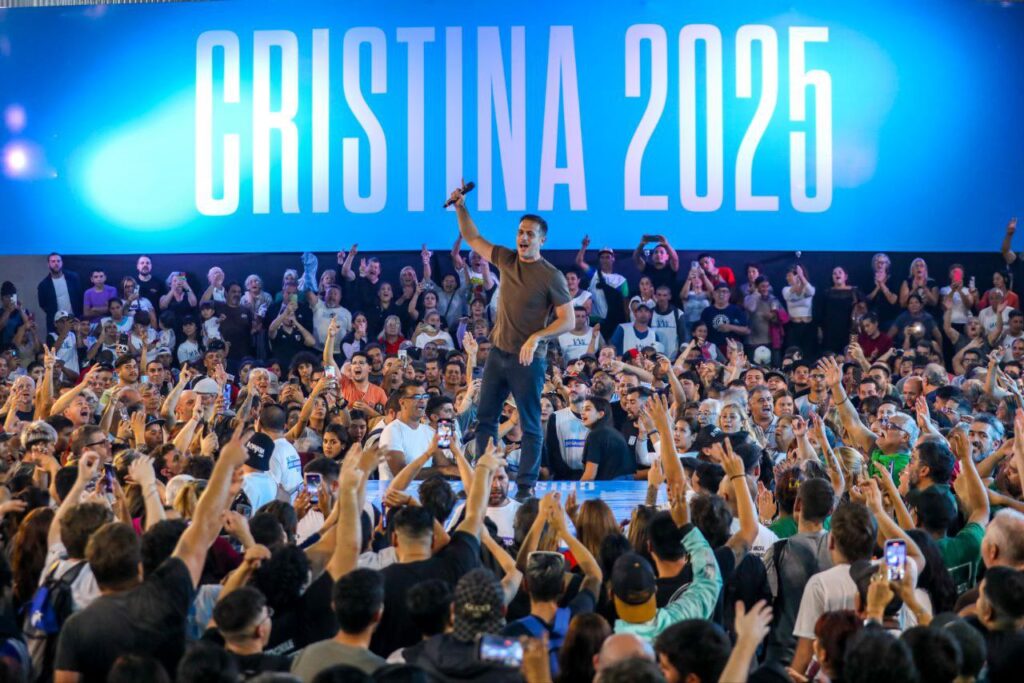 Ficha Limpia: los carteles de "Cristina 2025" ya aparecieron en varios municipios del Conurbano bonaerense.