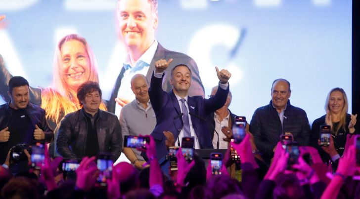Manuel Adorni se alzó con el 30% de las elecciones porteñas y le envió un guiñó al PRO para sumarse a LLA.