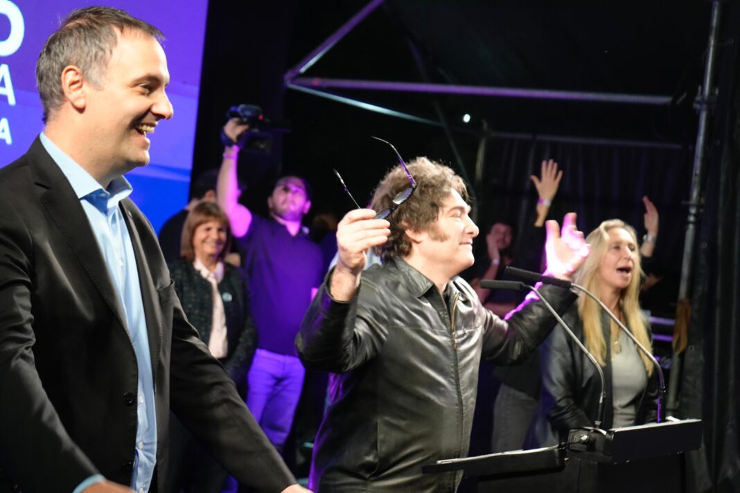 La tropa libertaria de la Legislatura bonaerense celebró los resultados de las elecciones en CABA, en las que se impuso La Libertad Avanza.