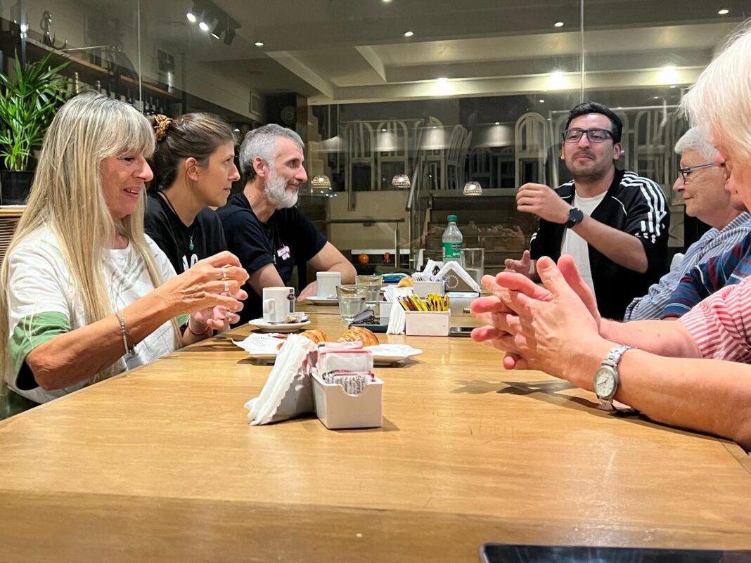 La senadora Laura Clark junto a referentes del teatro independiente celebraron la designación de Pergamino como sede regional.
