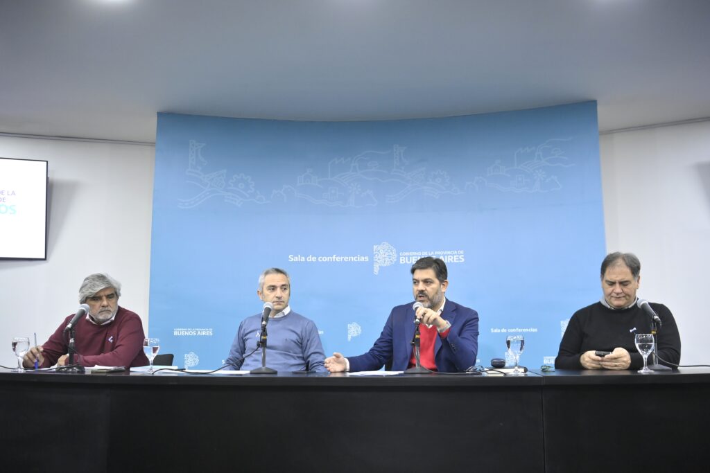 Bianco reunió a los ministros que asistieron durante el fin de semana a los municipios que sufrieron las consecuencias del temporal que pasó por la Provincia.