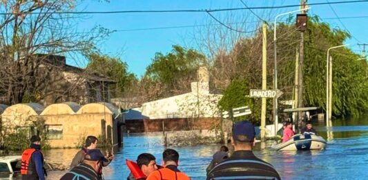 El diputado bonaerense, Pablo Domenichini, presentó un proyecto de ley para declarar “el estado de emergencia ambiental” en los municipios afectados por el temporal.