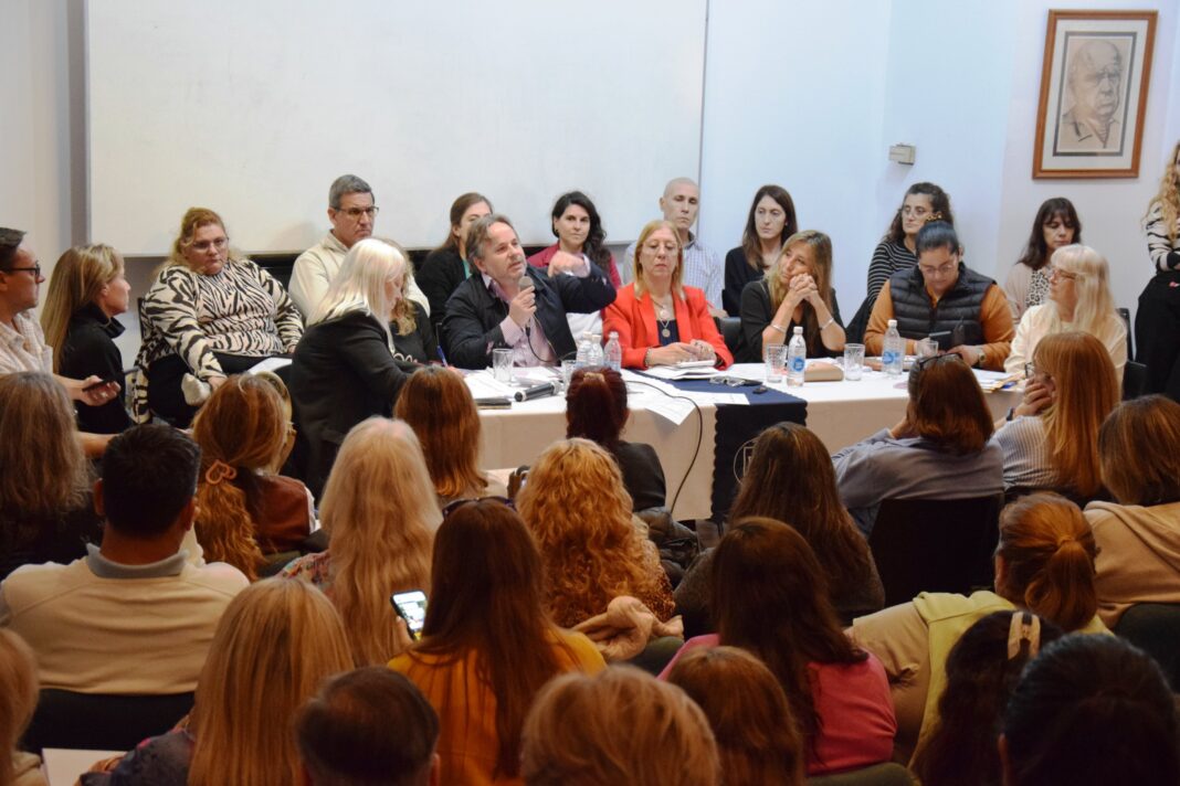 La FEB ratificó el paro docente de este martes, pese al intento frustrado de Kicillof por bloquear la medida con la conciliación obligatoria.