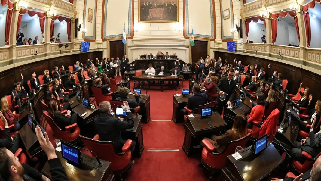 El Senado bonaerense vuelve al centro del debate político por una reforma que busca habilitar reelecciones indefinidas.
