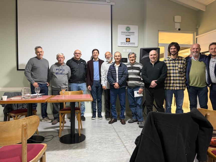 Ariel Bordaisco se reúne con ingenieros marplatenses para sumar apoyo técnico a su proyecto. 