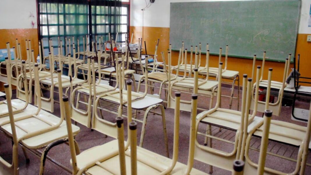 Con una adhesión del 95% en el turno mañana, el paro docente convocado por la FEB tuvo un fuerte impacto en escuelas de toda la provincia de Buenos Aires.