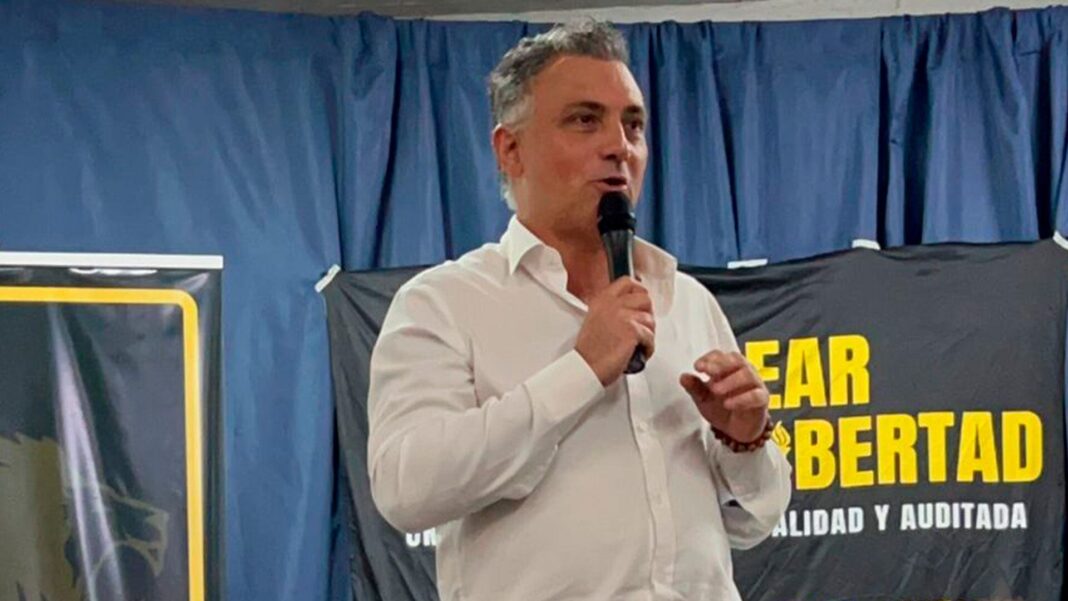 Carlos Curestis y Sebastián Pareja apuntaron a militantes de la izquierda y el peronismo tras un tenso cruce con universitarios libertarios en General Sarmiento.