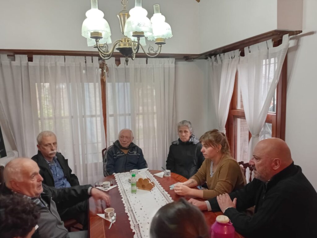 Durante su visita en Lomas, la diputada y el edil de la Coalición Cívica mantuvieron un encuentro con representantes de las Juntas de Estudios Históricos de Banfield y Temperley, y con la ONG Fuente Ovejuna.