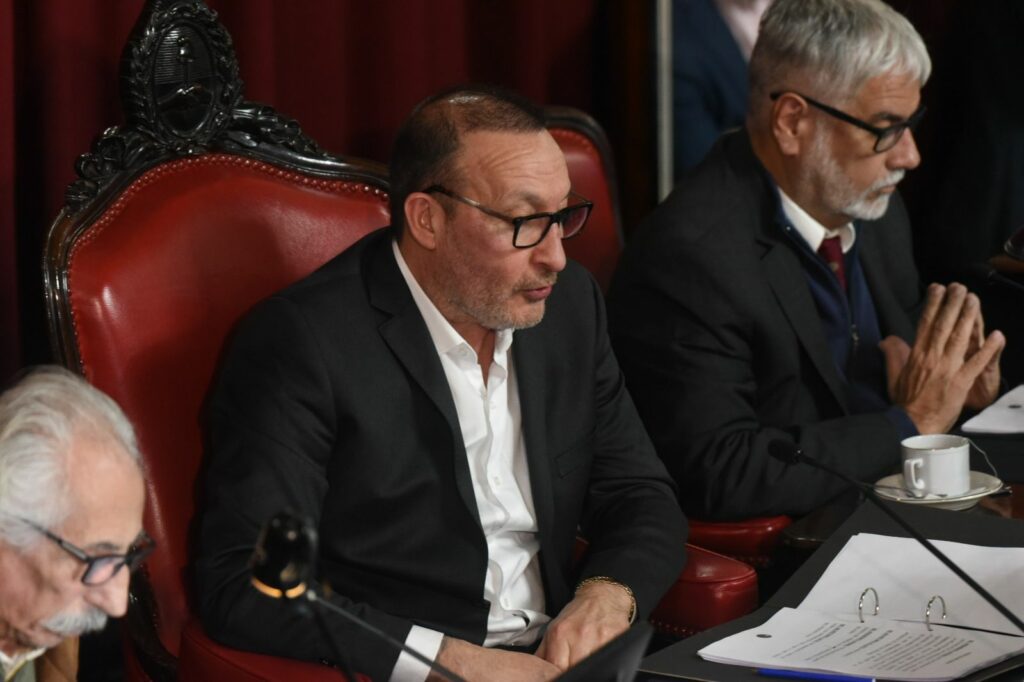 El senador kirchnerista Luis Vivona, impulsor del proyecto que habilita las reelecciones indefinidas en el Senado.