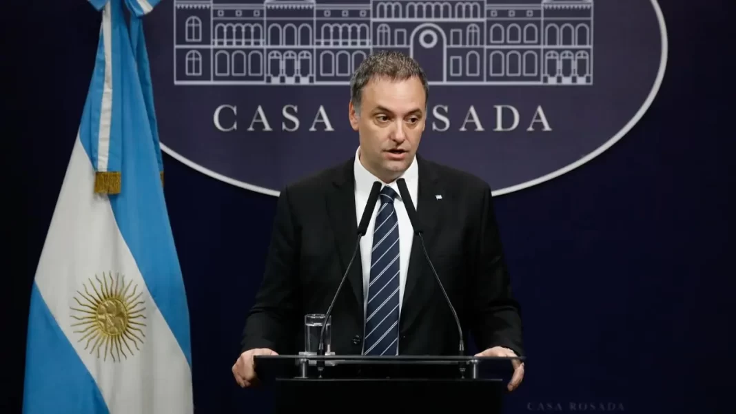 El vocero presidencial, Manuel Adorni, informó que la administración nacional apelará la decisión de la Justicia de suspender el DNU que cierra Vialidad Nacional.