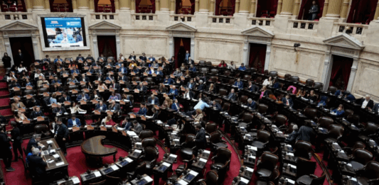 Con la marcha del #NiUnaMenos como telón de fondo, diputados de la oposición encabezan este miércoles una sesión picante en el Congreso. Repasa el temario.