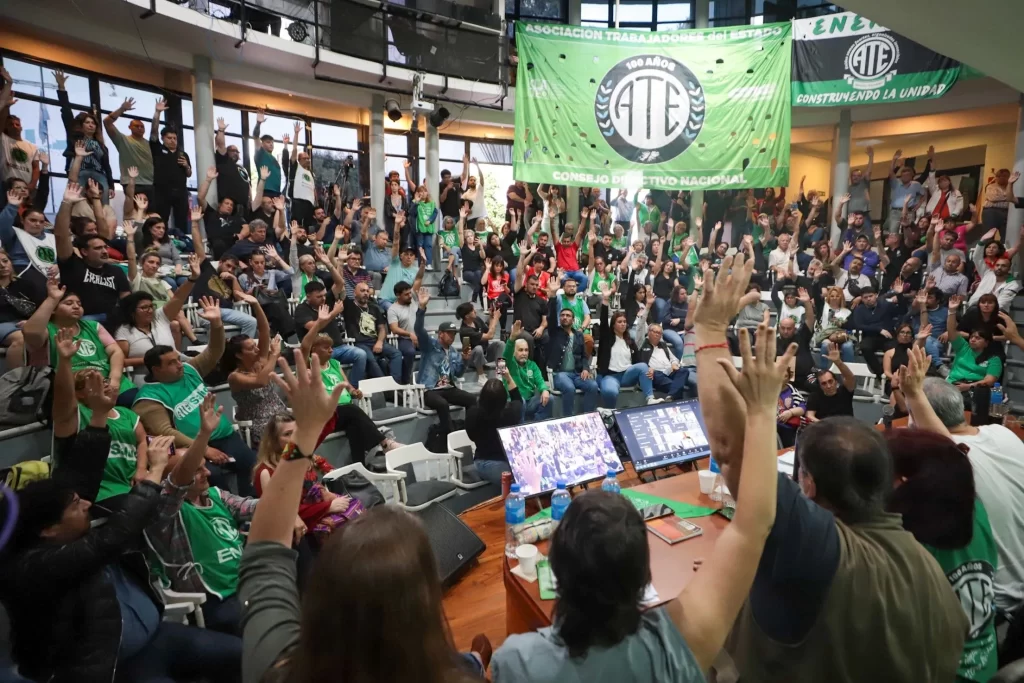 ATE definió que irá a paro nacional y marchará al Ministerio de Economía.