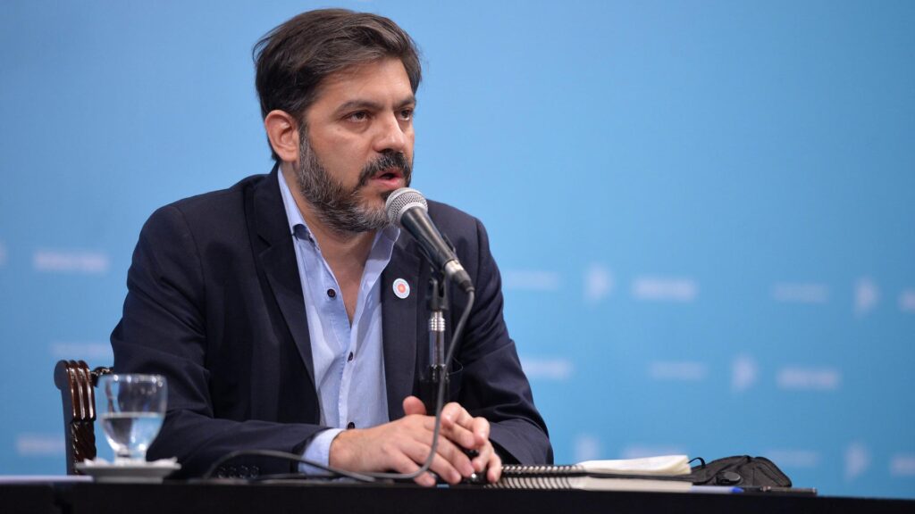 El ministro bonaerense, Carlos Bianco defendió el proyecto oficialista de reelecciones indefinidas y cuestionó la norma actual por "proscriptiva".