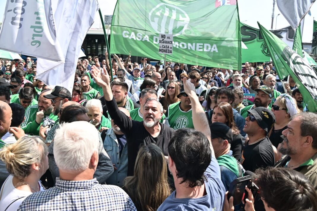 El titular de ATE, Rodolfo Aguiar, ratificó el paro de estatales de este jueves y celebró el 90% de acatamiento que tuvo la medida.
