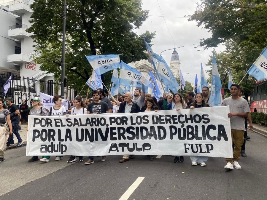 Los gremios universitarios presionan al Gobierno nacional para la reapertura de paritarias.