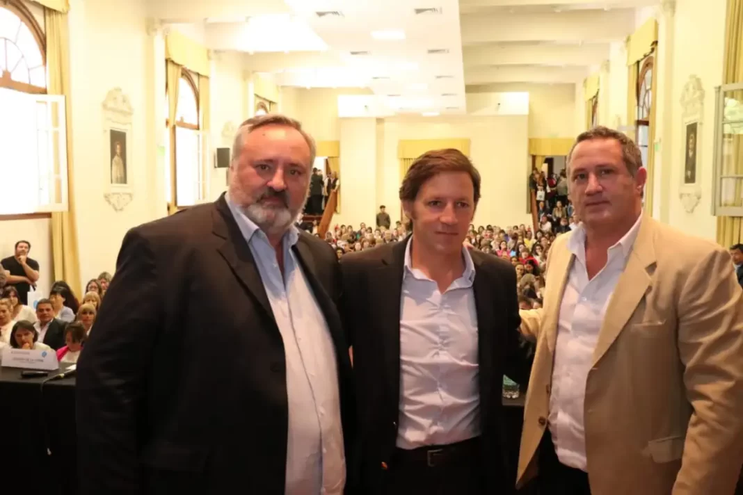 El senador bonaerense, Joaquín de la Torre, comenzó a hilar una maniobra para que el intendente de San Miguel aterrice en la Legislatura.