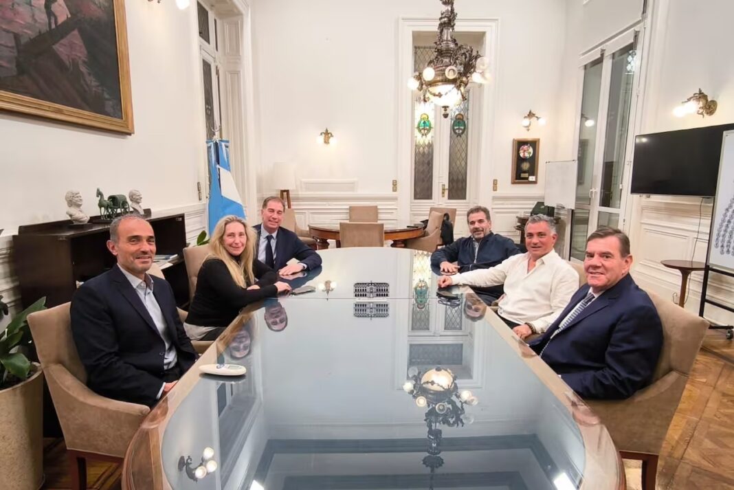 Karina Milei recibirá a Ritondo y Santilli en la Casa Rosada para avanzar en un posible acuerdo electoral entre LLA y el PRO en la provincia.