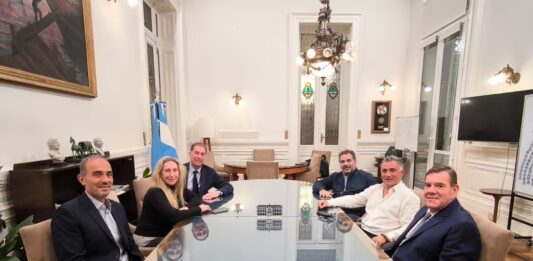 Karina Milei recibirá a Ritondo y Santilli en la Casa Rosada para avanzar en un posible acuerdo electoral entre LLA y el PRO en la provincia.