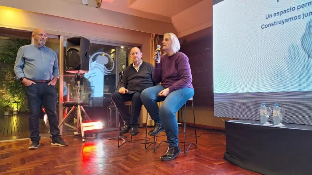 El subsecretario de Educación municipal, Marcelo López, y la concejal Marianela Romero, responsables de la coordinación del ICE.