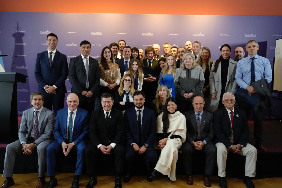 Diputados de La Libertad Avanza se reunieron con el presidente Javier Milei para definir la estrategia legislativa respecto al proyecto de ley para 