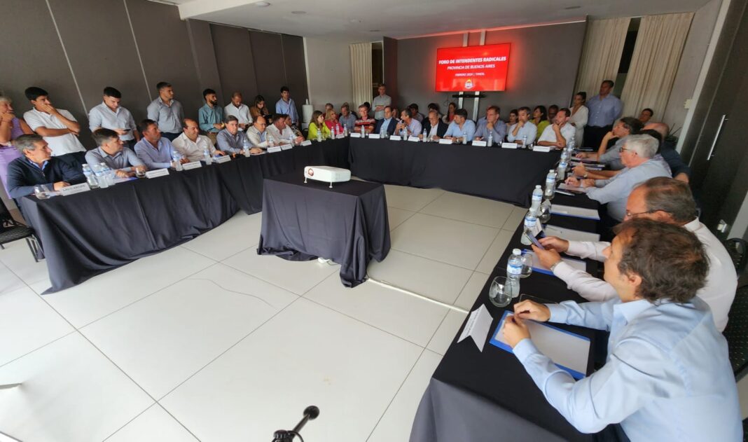 En un encuentro que contará con la presencia de las autoridades de la mesa de contingencia de la UCR bonaerense, el foro de intendentes radicales se congrega este miércoles en La Plata.