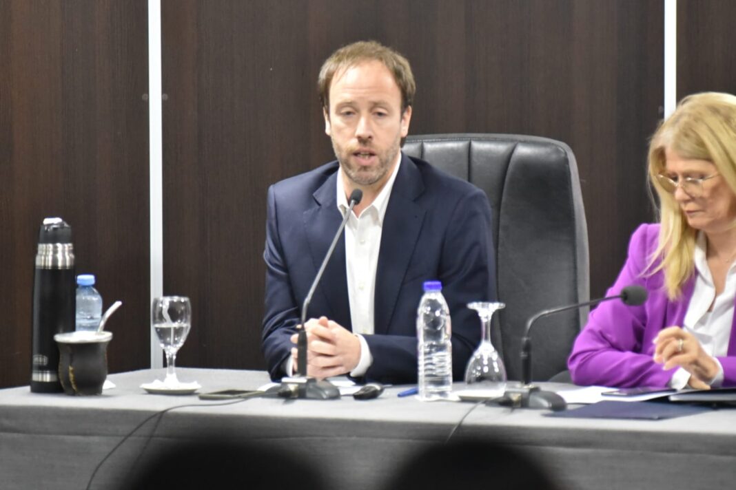 Las autoridades de ARCA convocaron al ministro de Economía de PBA, Pablo López, para debatir la adhesión al nuevo régimen simplificado de Ganancias.