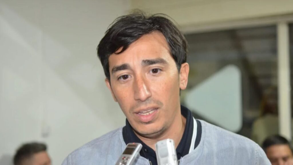 En Coronel Rosales, el concejal PRO, Nicolás Aramayo, pide acuerdo con La Libertad Avanza.