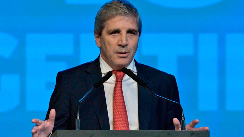 El ministro Luis Caputo se reunió con el titular de la Cámara baja, Martín Menem, y advirtió por el impacto que tendrían en las cuentas fiscales la aprobación de los proyectos de jubilaciones.