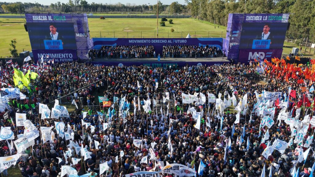 Kicillof encabezó el lanzamiento de su espacio MDF con un multitudinario acto en La Plata.