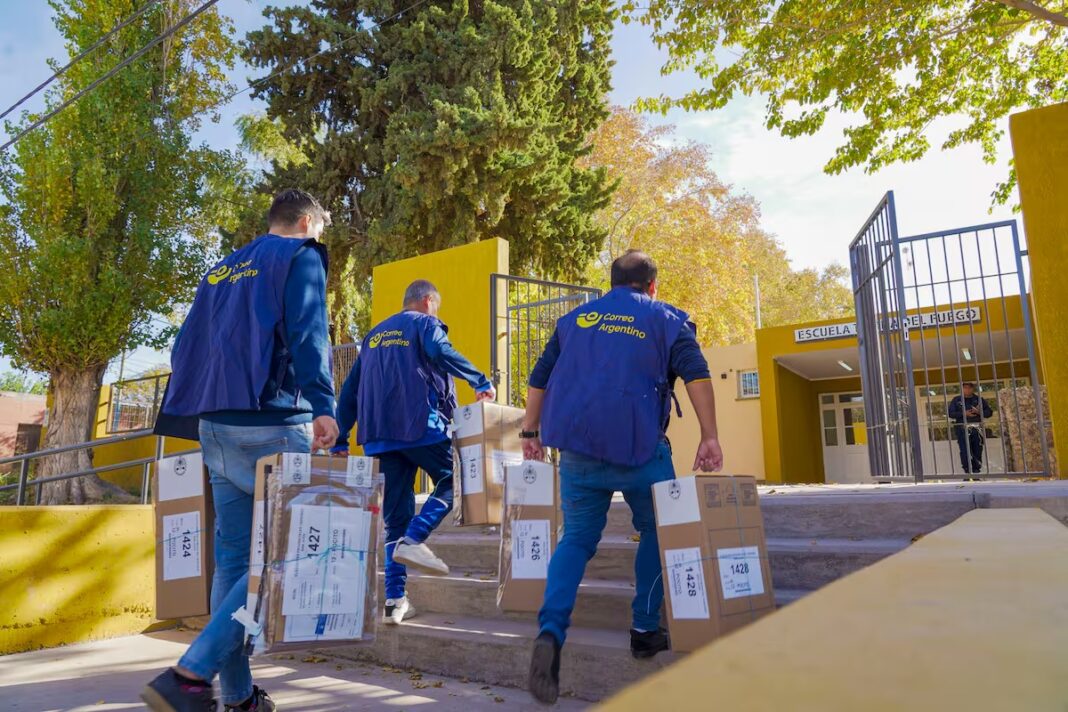 Carlos Bianco presentó la nueva marca “Elecciones Bonaerenses” y formalizó el acuerdo con el Correo Argentino para organizar los comicios provinciales.