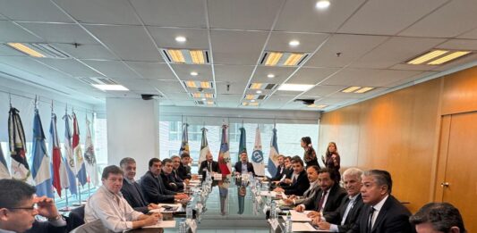 Gobernadores se reunieron en el CFI para avanzar con el blanqueo de los “dólares del colchón”