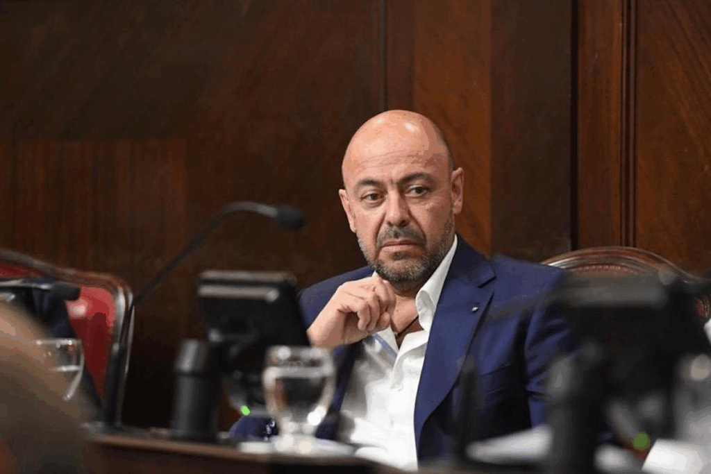 El senador bonaerense de UxP, Adrián Santarelli. 
