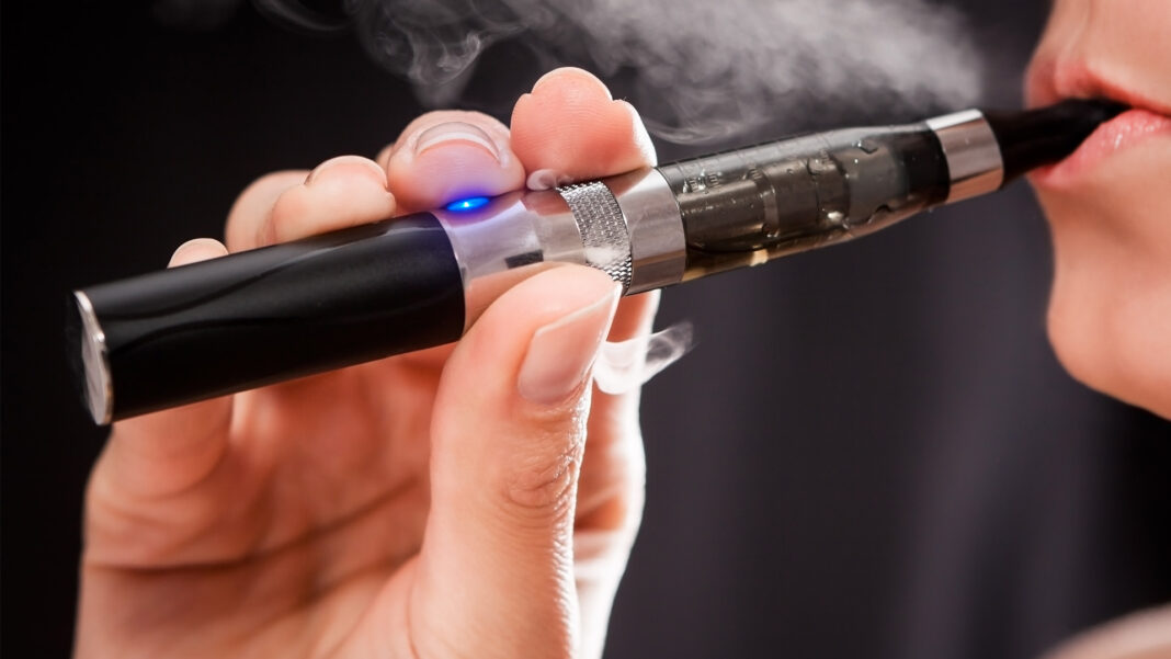 La diputada Natalia Dziakowski presentó un proyecto de ley para prohibir los cigarrillos electrónicos en la provincia de Buenos Aires.