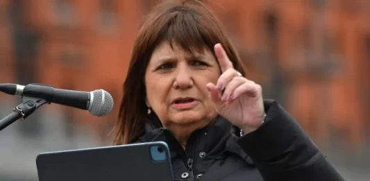 Bullrich escribió un proyecto de ley para habilitar a la Policía Federal a "patrullar" las redes sociales y sitios web públicos sin autorización judicial.